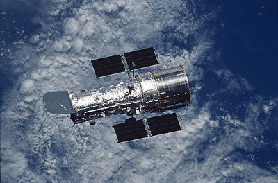 15_hubble_earth_horz.jpg